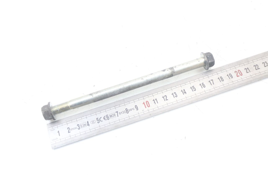 photo de AXE MOTEUR SUZUKI GSR 750 (2011 - 2017) - Gros plan technique