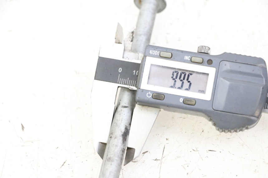 photo de AXE MOTEUR SUZUKI GSR 750 (2011 - 2017) - Détail de la pièce