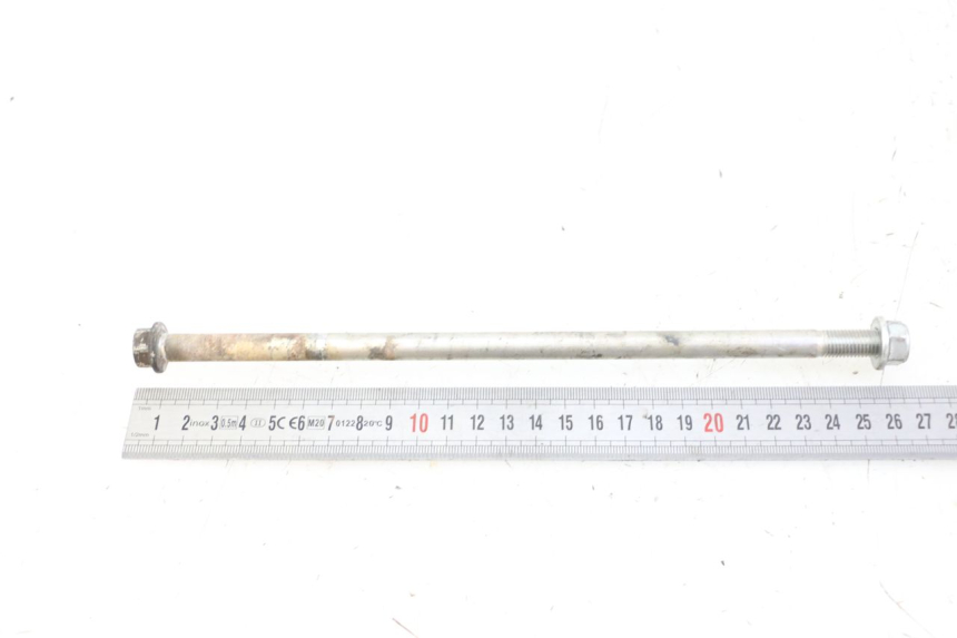 photo de AXE MOTEUR SUZUKI GSR 750 (2011 - 2017) - Gros plan technique