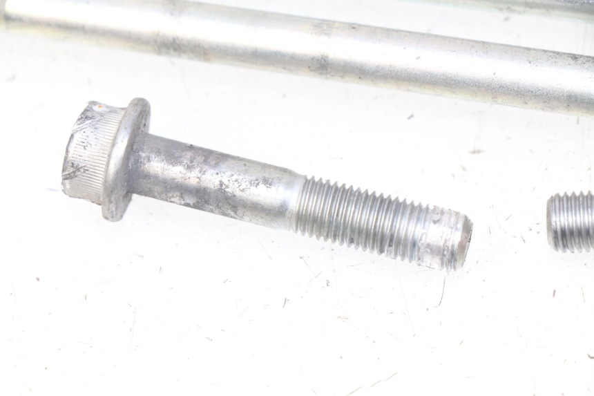 photo de AXE MOTEUR SUZUKI GSX-R GSXR 750 (2011 - 2016) - Autre angle de vue