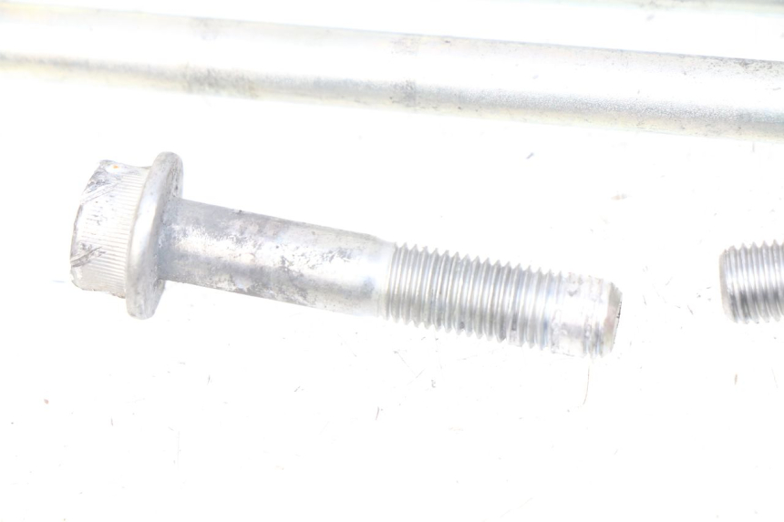 photo de AXE MOTEUR SUZUKI GSX-R GSXR 750 (2011 - 2016) - Gros plan technique