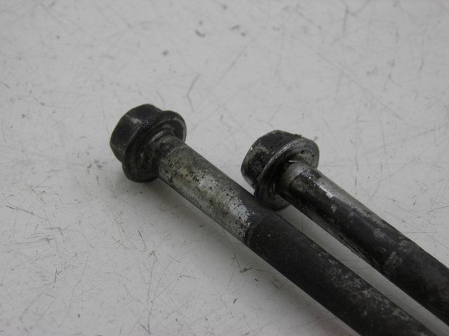 photo de AXE MOTEUR SUZUKI GSF N BANDIT 600 (1996 - 1999) - Détail de la pièce