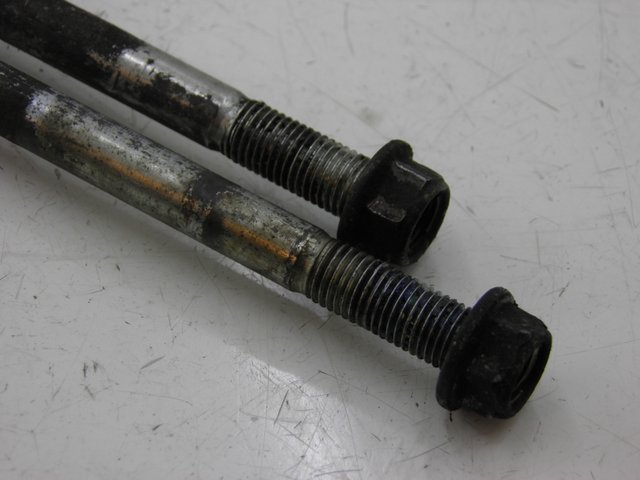 photo de AXE MOTEUR SUZUKI GSF N BANDIT 600 (1996 - 1999) - Zoom état d’usage