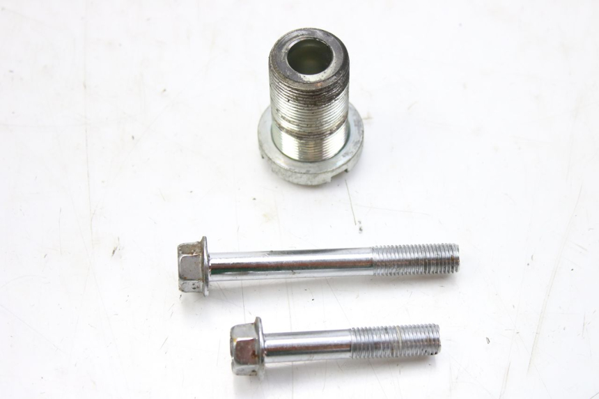 photo de AXE MOTEUR SUZUKI SV S 650 (1999 - 2002) - Points de fixation