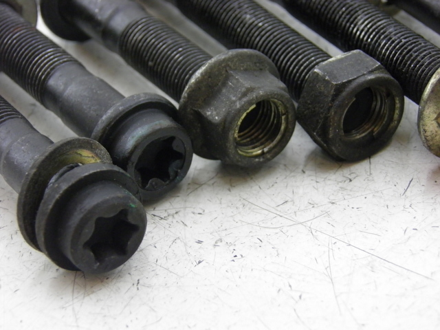 photo de AXE MOTEUR TRIUMPH TROPHY 1200 (1996 - 2003) - Détail de la pièce