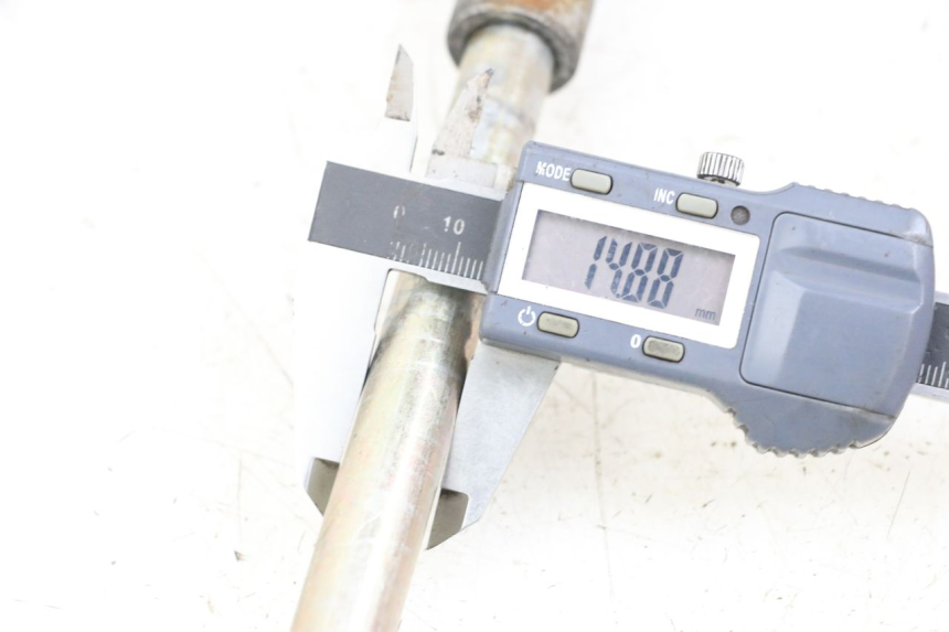 photo de Essieu arrière HYOSUNG GV AQUILA 125 (2000 - 2009) - Détail de la pièce