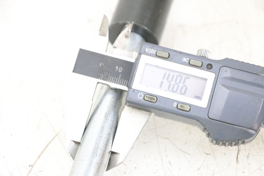 photo de AXE ROUE ARRIERE ARCHIVE CAFE RACER 4T 50 (2019 - 2024) - Détail de la pièce