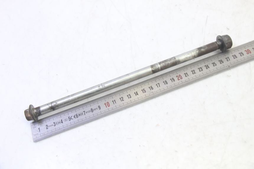 photo de AXE ROUE ARRIERE HONDA CBF 125 (2009 - 2015) - Zoom état d’usage