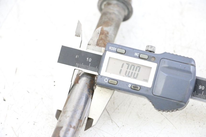 photo de AXE ROUE ARRIERE SHERCO CITY CORP 125 (2003 - 2007) - Détail de la pièce