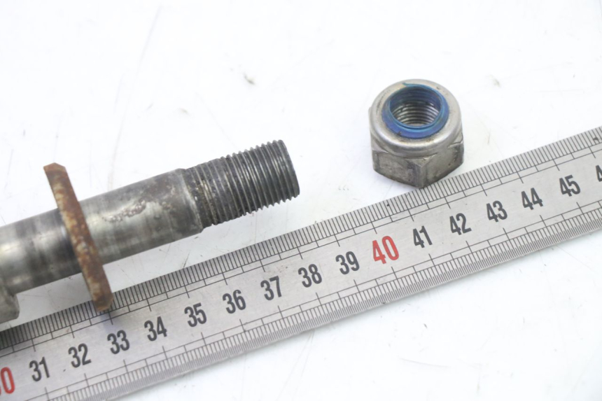 photo de AXE ROUE ARRIERE APRILIA CLASSIC 125 (1995 - 2001) - Autre angle de vue