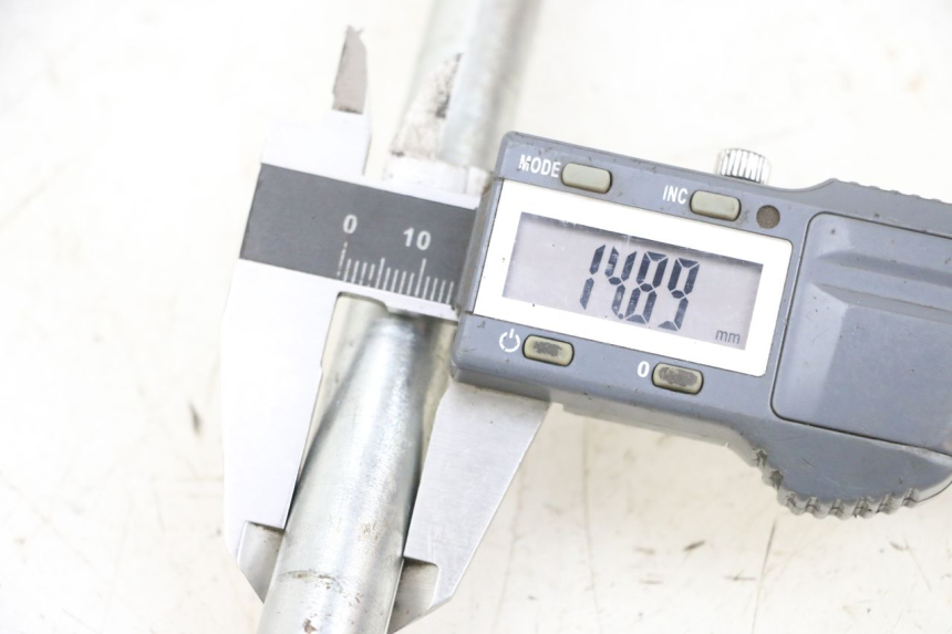 photo de AXE ROUE ARRIERE KSR CODE 125 (2018 - 2020) - État de surface