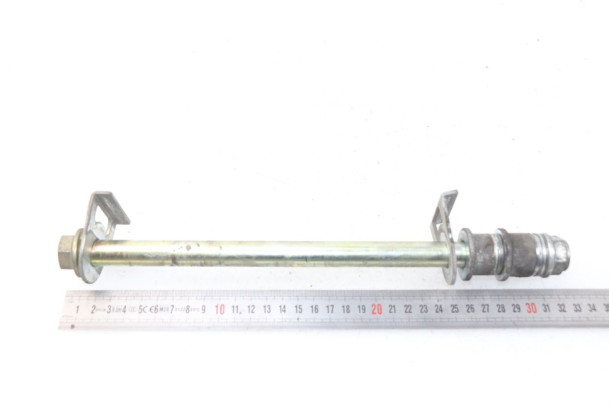 photo de AXE ROUE ARRIERE HYOSUNG COMET GTR 125 (2007 - 2014) - Autre angle de vue