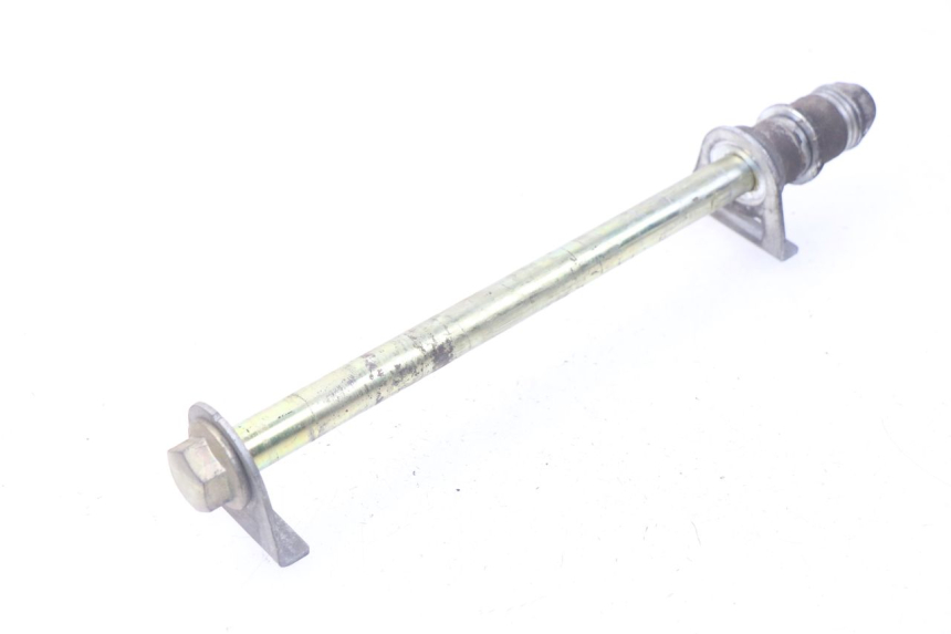 photo de AXE ROUE ARRIERE HYOSUNG COMET GTR 125 (2007 - 2014) - Gros plan technique