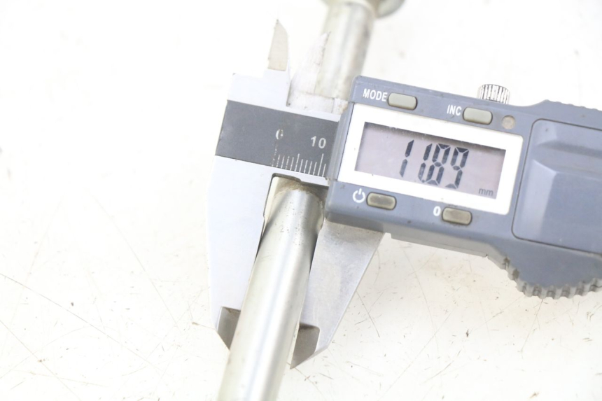 photo de AXE ROUE ARRIERE HONDA CRF CR-F 125 (2022 - 2023) - Détail de la pièce