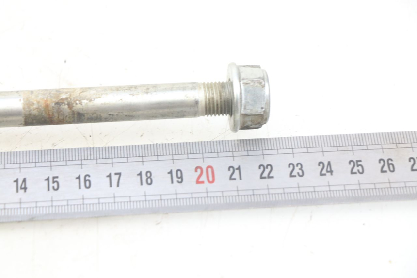 photo de AXE ROUE ARRIERE HONDA CRF CR-F 125 (2022 - 2023) - Zoom état d’usage