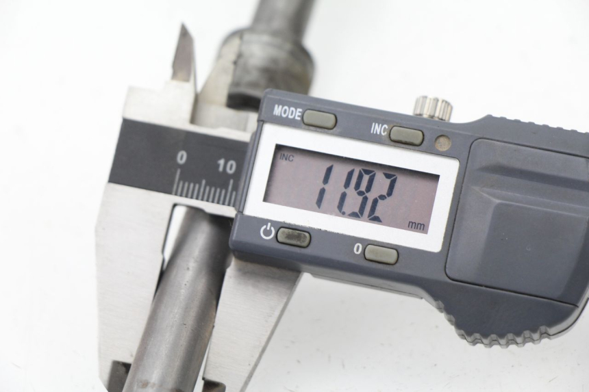 photo de AXE ROUE ARRIERE HONDA CRF CR-F 100 (2004 - 2013) - Autre angle de vue