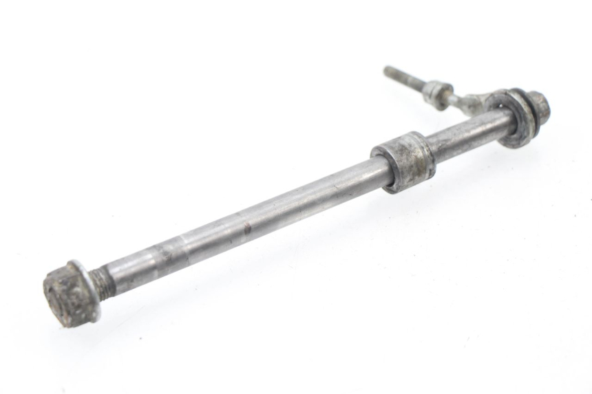 photo de AXE ROUE ARRIERE HONDA CRF CR-F 100 (2004 - 2013) - Gros plan technique