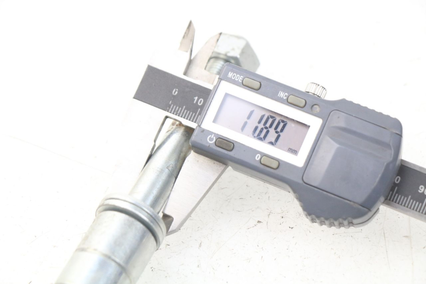 photo de AXE ROUE ARRIERE DERBI DIRT BOY 4T 50 - Détail de la pièce