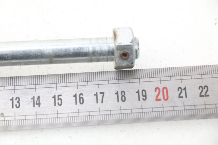 photo de AXE ROUE ARRIERE DERBI DIRT BOY 4T 50 - Autre angle de vue