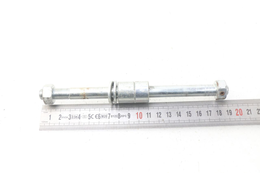 photo de AXE ROUE ARRIERE DERBI DIRT BOY 4T 50 - Gros plan technique