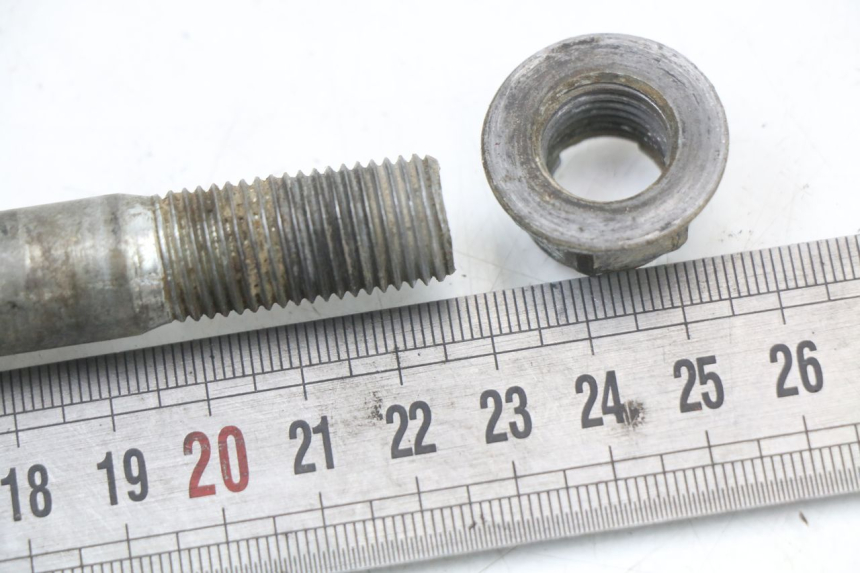 photo de AXE ROUE ARRIERE KSR RACING DRIFT 140 - Zoom état d’usage