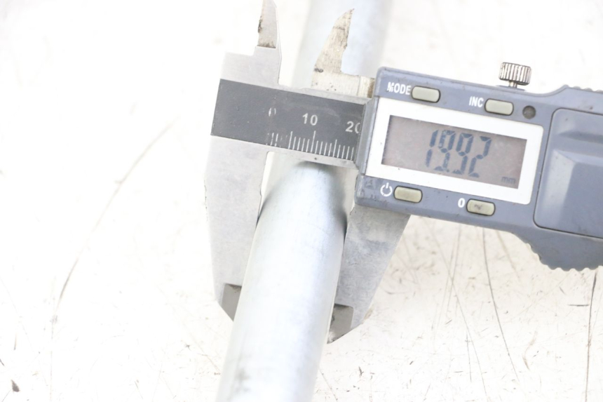 photo de AXE ROUE ARRIERE KAWASAKI ER-6 ER6 N 650 (2012 - 2016) - Détail de la pièce