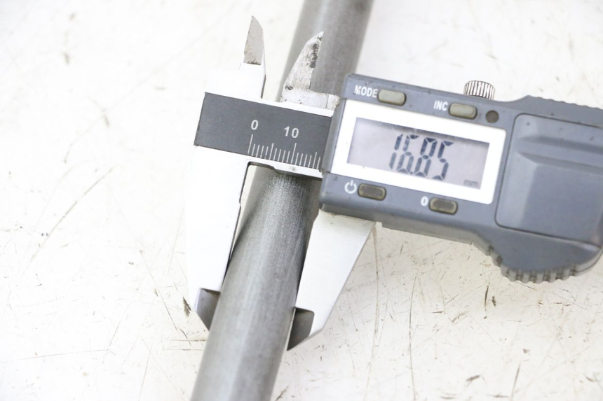 photo de AXE ROUE ARRIERE APRILIA ETX 125 (1998 - 2002) - Détail de la pièce