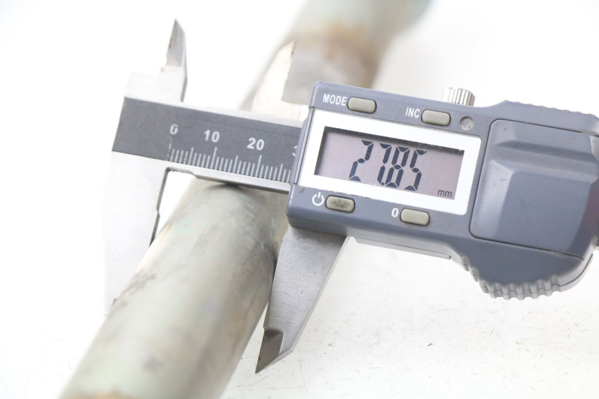 photo de AXE ROUE ARRIERE YAMAHA FZ8 800 (2010 - 2016) - Détail de la pièce