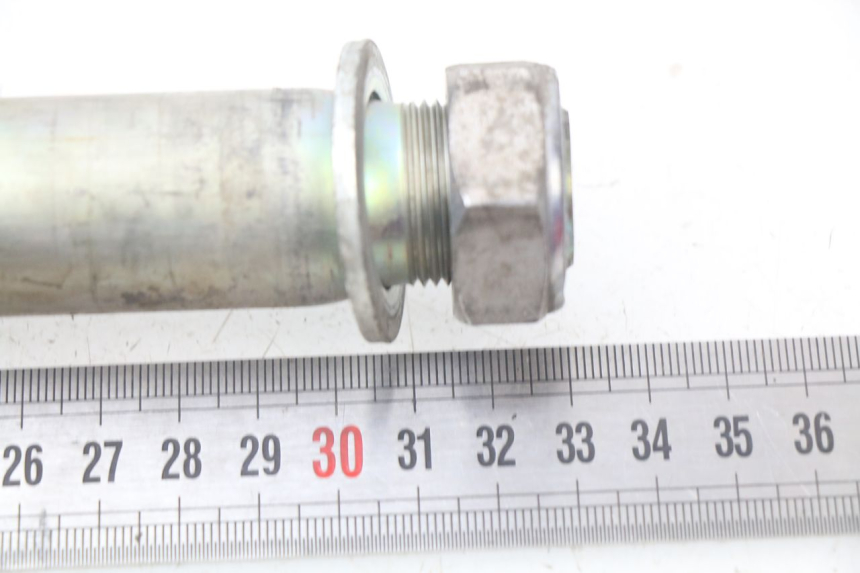 photo de AXE ROUE ARRIERE YAMAHA FZ8 800 (2010 - 2016) - Zoom état d’usage