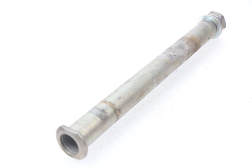 photo de AXE ROUE ARRIERE YAMAHA FZ8 800 (2010 - 2016) - Gros plan technique