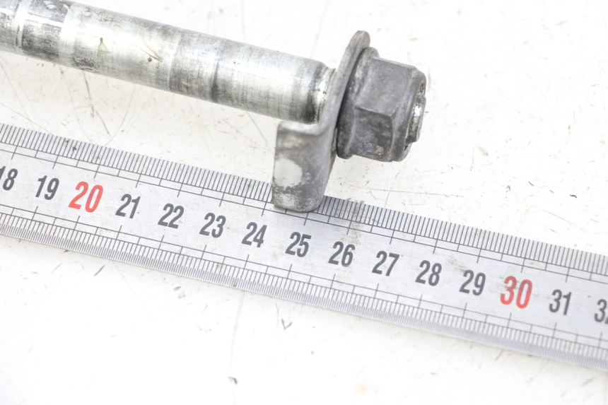 photo de AXE ROUE ARRIERE HYOSUNG GF 125 (2001 - 2005) - Détail de la pièce