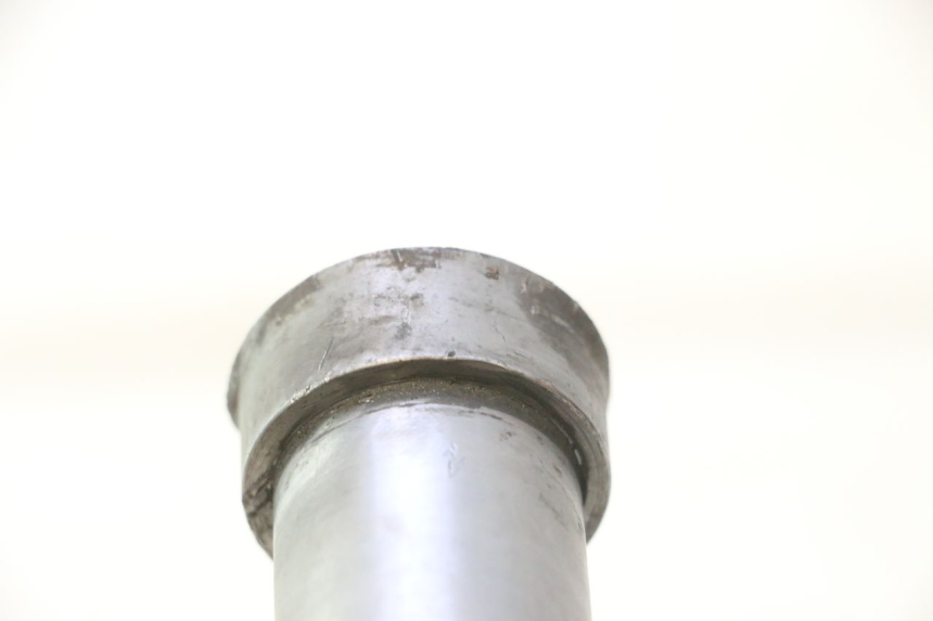 photo de AXE ROUE ARRIERE GILERA GP 800 (2007 - 2013) - Points de fixation