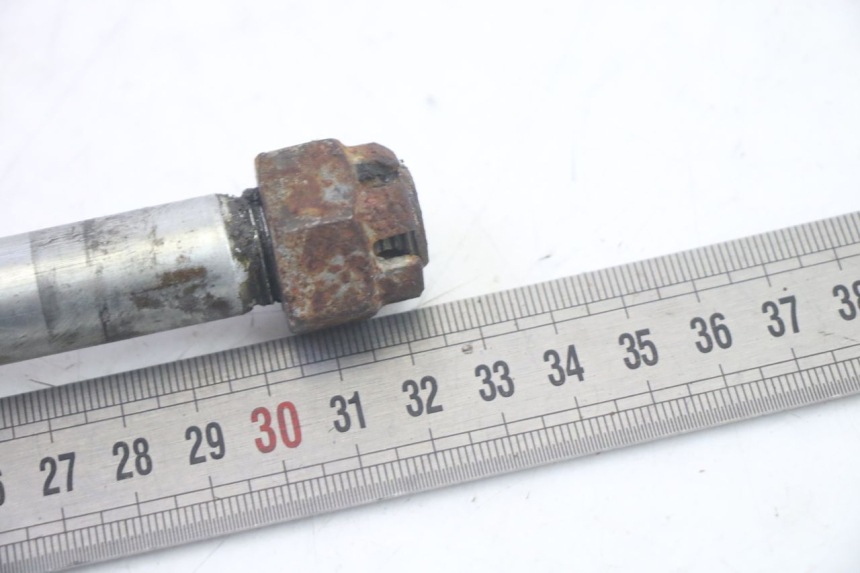 photo de AXE ROUE ARRIERE KAWASAKI GPX R WARBIRD 600 (1988 - 1993) - Autre angle de vue