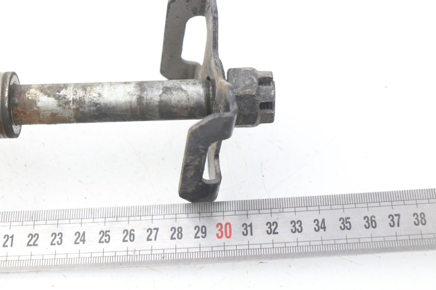 photo de AXE ROUE ARRIERE KAWASAKI GPZ S 500 (1994 - 2005) - Zoom état d’usage