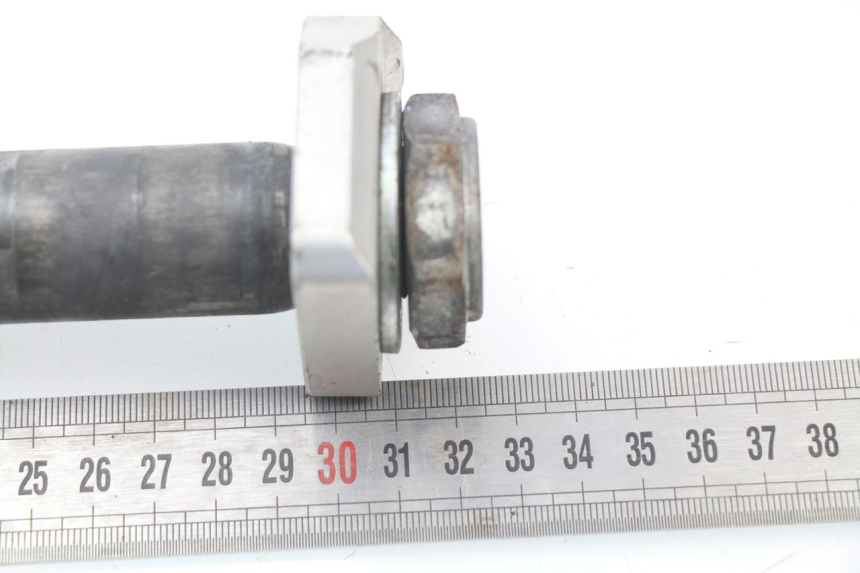 photo de AXE ROUE ARRIERE SUZUKI GSX-R GSXR 600 (2008 - 2010) - Zoom état d’usage