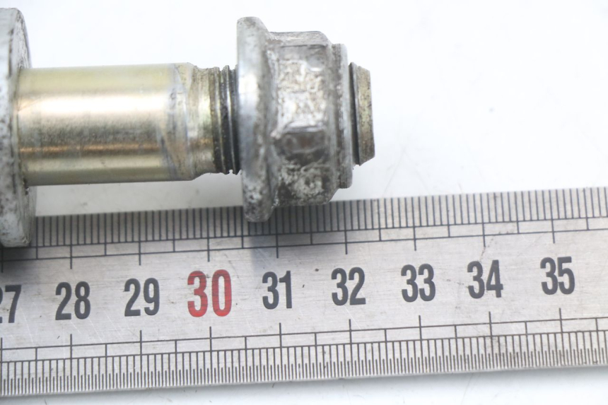 photo de AXE ROUE ARRIERE HYOSUNG GTR 125 (2006 - 2008) - Zoom état d’usage