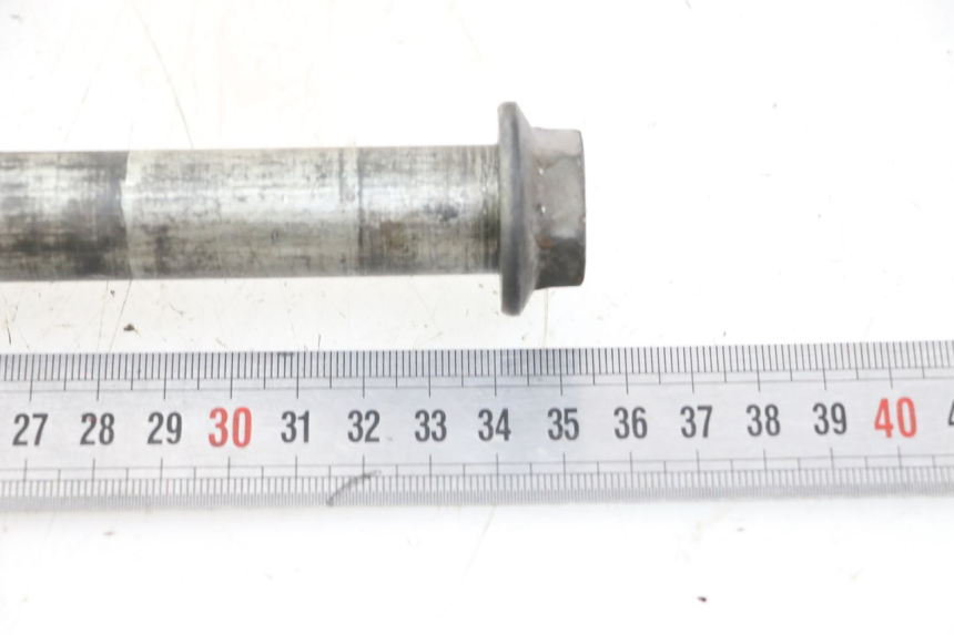 photo de AXE ROUE ARRIERE HONDA VT C2 SHADOW 750 (1997 - 2001) - Autre angle de vue