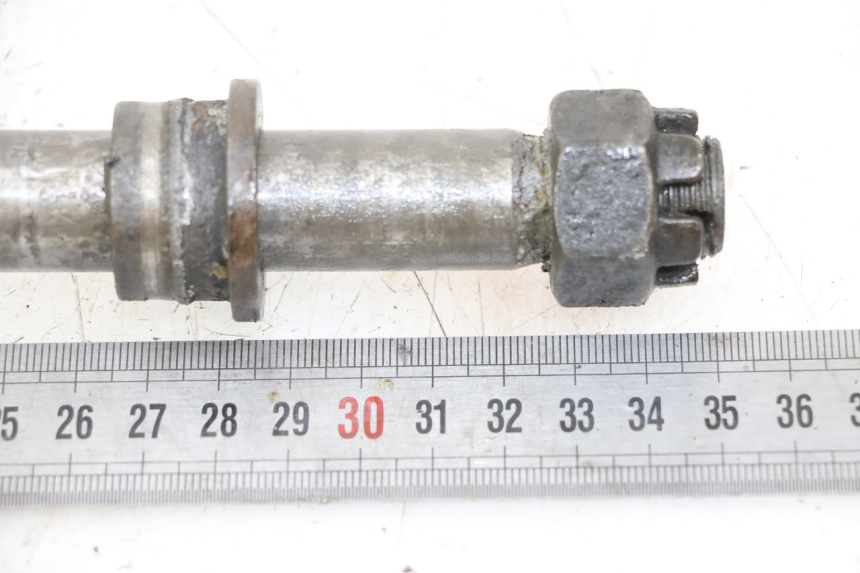 photo de AXE ROUE ARRIERE KAWASAKI GTR 1000 (1994 - 2004) - Autre angle de vue