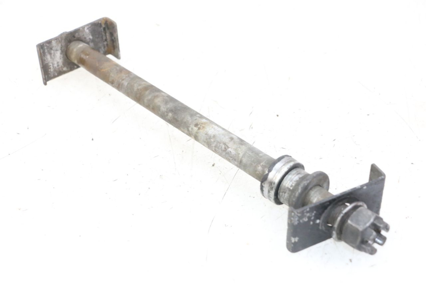 photo de AXE ROUE ARRIERE KAWASAKI ZR7 ZR-7 S 750 (1999 - 2004) - Gros plan technique