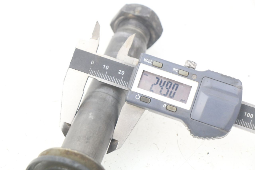 photo de AXE ROUE ARRIERE KAWASAKI KX F KXF 450 (2012 - 2015) - Détail de la pièce