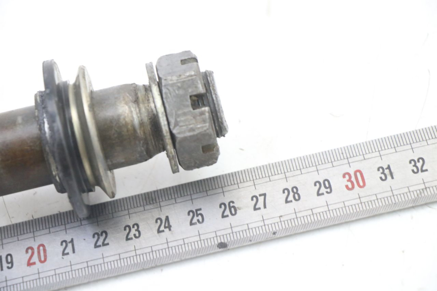 photo de AXE ROUE ARRIERE KAWASAKI KX F KXF 450 (2009 - 2011) - Autre angle de vue