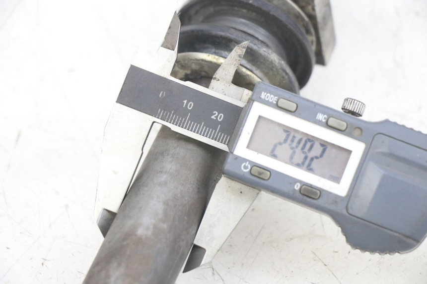 photo de AXE ROUE ARRIERE KAWASAKI KXF KX-F 250 (2012 - 2014) - Détail de la pièce