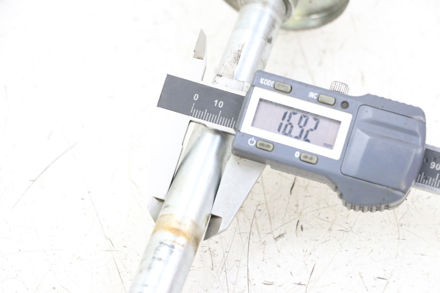 photo de AXE ROUE ARRIERE KYMCO STRYKER OFF ROAD 125 (1999 - 2005) - Détail de la pièce