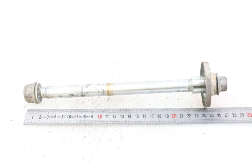 photo de AXE ROUE ARRIERE KYMCO STRYKER OFF ROAD 125 (1999 - 2005) - Autre angle de vue