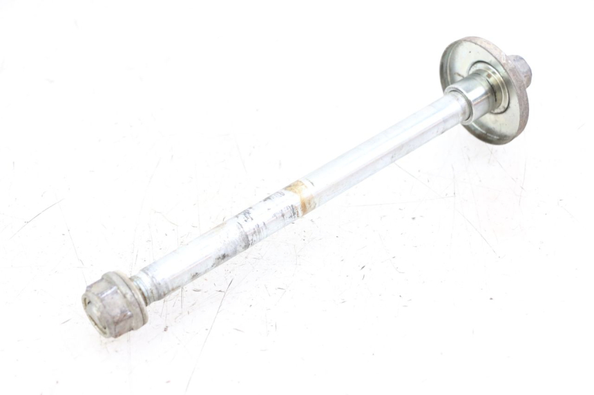 photo de AXE ROUE ARRIERE KYMCO STRYKER OFF ROAD 125 (1999 - 2005) - Gros plan technique