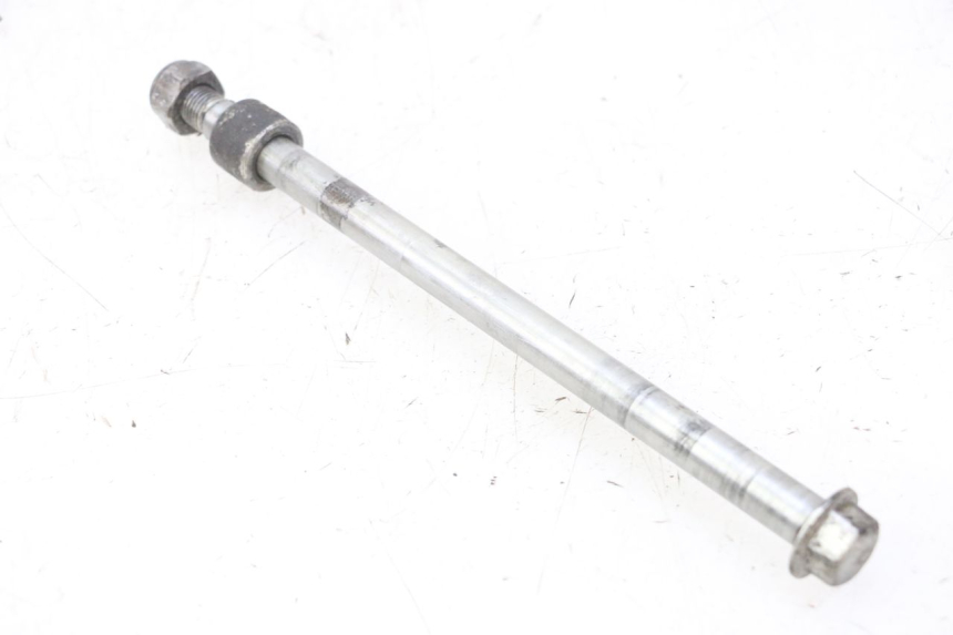 photo de AXE ROUE ARRIERE RIEJU MRT 50 (2018 - 2021) - Gros plan technique