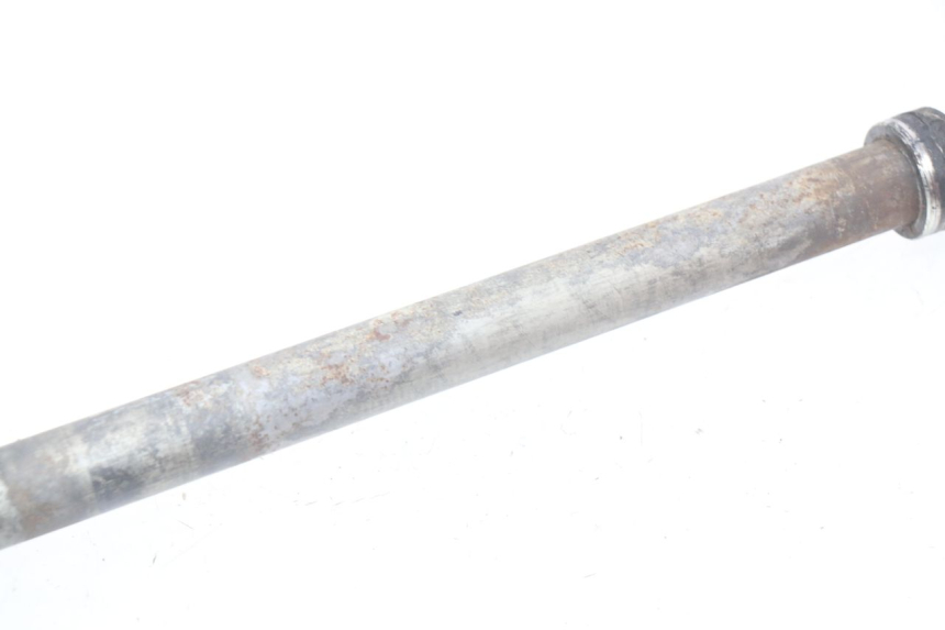 photo de AXE ROUE ARRIERE YAMAHA MT-07 MT07 ABS 700 (2014 - 2017) - Gros plan technique