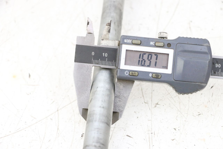 photo de AXE ROUE ARRIERE HONDA NSR R 125 (1994 - 2003) - Détail de la pièce