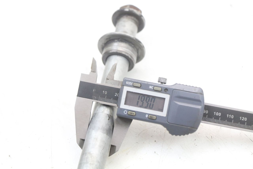 photo de AXE ROUE ARRIERE HONDA NTV DEAUVILLE 650 (1998 - 2001) - Autre angle de vue