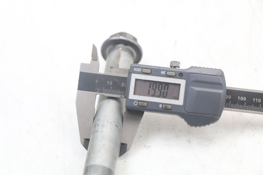 photo de AXE ROUE ARRIERE HONDA NTV DEAUVILLE 650 (1998 - 2001) - Autre angle de vue